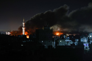 Dos periodistas de Al Jazeera gravemente heridos en un bombardeo en Gaza