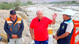 Gobernador regional de Tacna inspecciona río Sama tras aumento de caudal