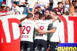 Universitario venció por 2-1 a Unión Comercio en Tarapoto y es el nuevo líder del Torneo Apertura