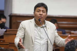 Acción Popular: Allanan oficinas parlamentarias de Raúl Doroteo por presunto recorte de sueldos