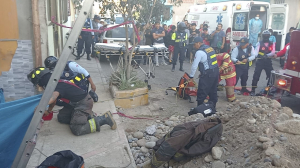 Gregorio Albarracín: Serenos rescatan a obrero de zanja en construcción
