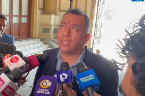 Darwin Espinoza rechaza acusaciones: Mi esposa no es cajera ni en el colegio de mis hijos