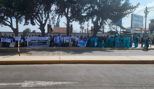 Huelga Indefinida en EsSalud: Más de 20 Mil Trabajadores Protestan por Deterioro Institucional y Afectan a 13 Millones de Asegurados