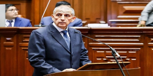 Ministro del Interior, Víctor Torres, al borde de la censura: Congreso lo interpelará y pide su salida