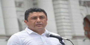 Congreso aprovecha conmoción política y blinda Guillermo Bermejo