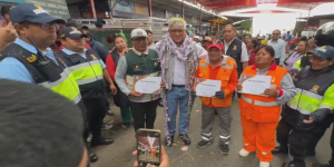Alcalde de Tacna visita Mercado Grau y reconoce labor del personal de limpieza