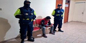 ¡Serenos de Gregorio Albarracín recuperan celular robado a adolescente en bus!