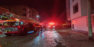 ALERTA EN AV. BILLINGHURST: Bomberos controlan incendio en edificio de los Delfines