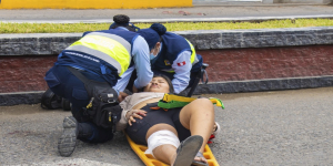 APARATOSO CHOQUE EN ALTO DE LA ALIANZA DEJA DOS HERIDOS: Serenazgo brindó auxilio inmediato