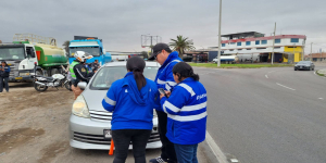Lucha contra la informalidad: Fiscalizan más de 20 vehículos de la ruta Tacna-Arica en operativo sorpresa