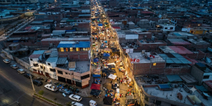 Tensión en Alto de la Alianza: Comerciantes desacatan reubicación y toman la calle Luther King tras enfrentamientos