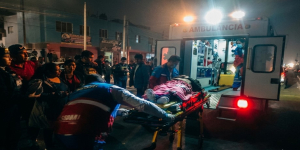 Vehículo en sentido contrario deja grave a una mujer y se da a la fuga cerca del Terminal Bolognesi
